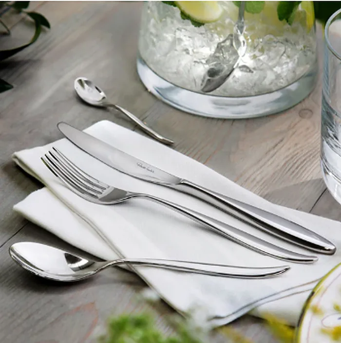 Robert Welch Hidcote bestek op tafel