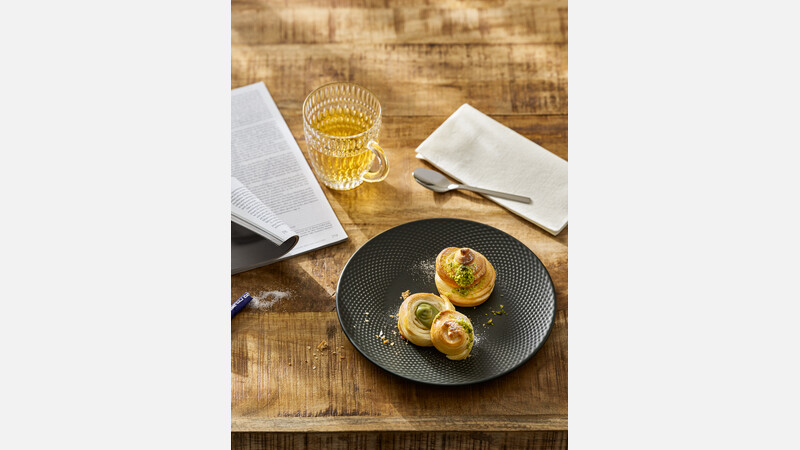 Plate deep round coupe embossed 27 cm