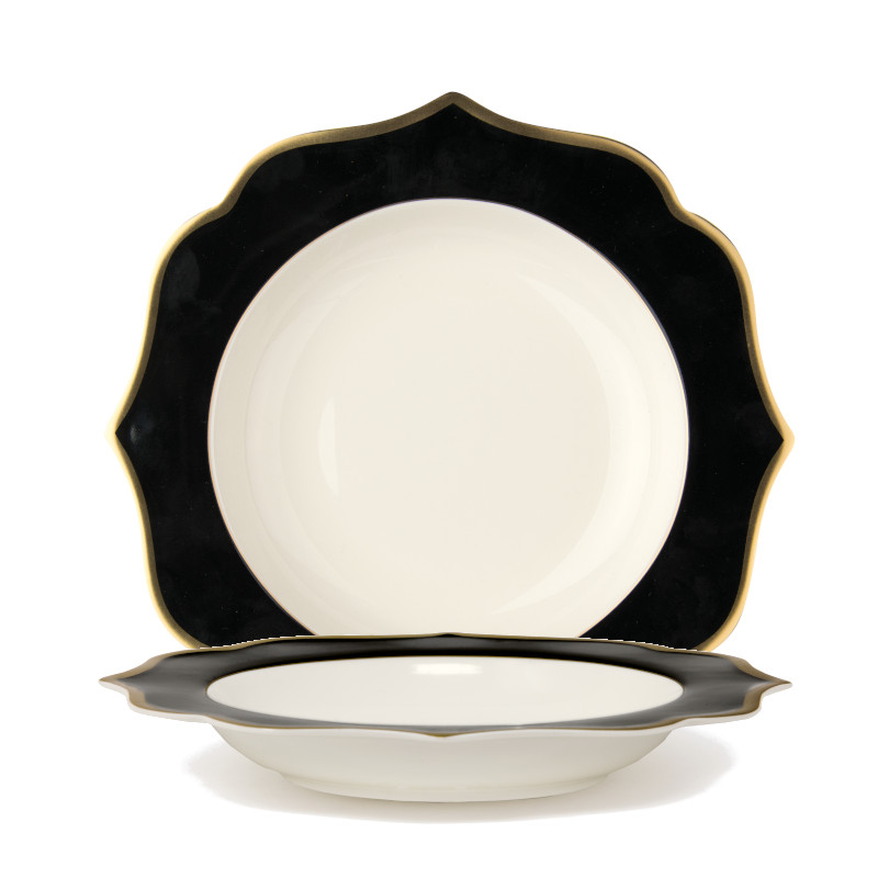 Ionica Zwart Diep Bord met Gouden Randen Ø 22 cm