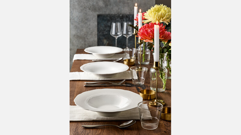 Plate deep round with rim embossed 27.8 cm