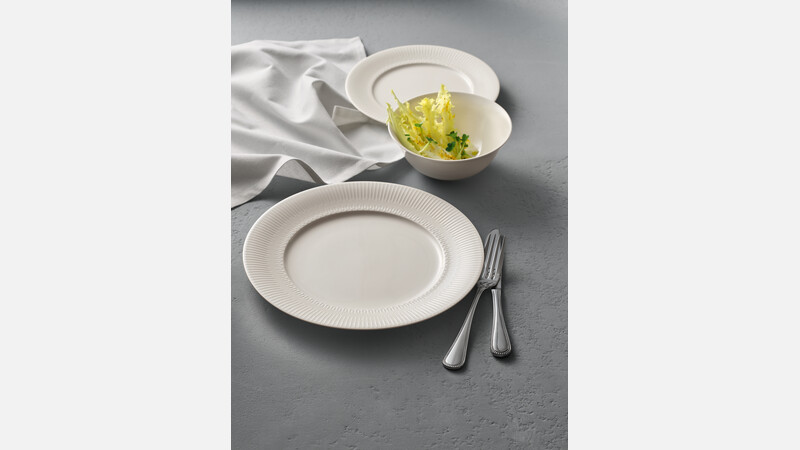 Plate flat round with rim embossed 28.1 cm