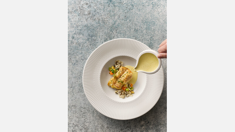 Plate deep round with rim embossed 28 cm