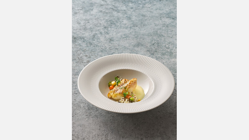 Plate deep round with rim embossed 28 cm