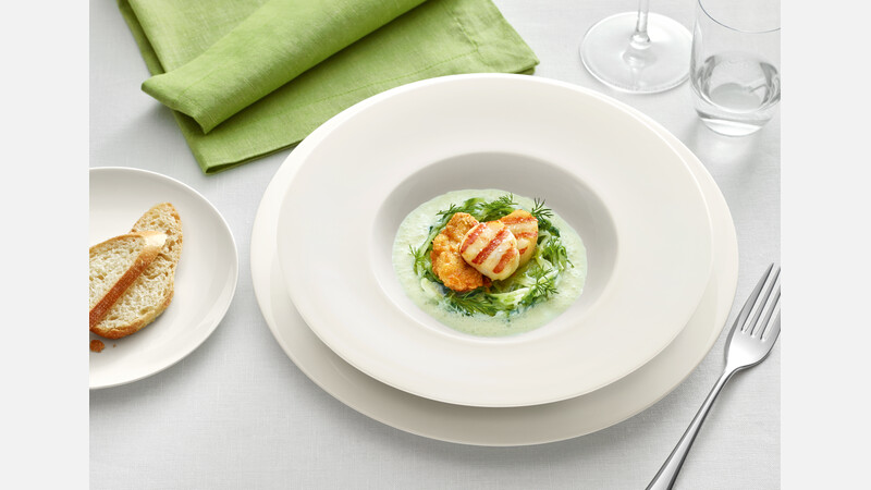 Plate flat round with rim 28.1 cm