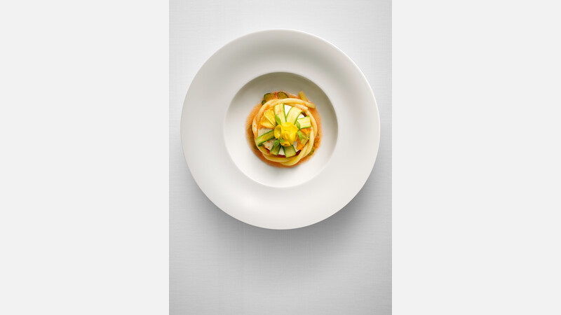 Plate deep round with rim 27.9 cm