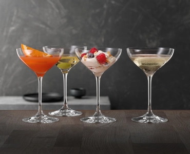 Spezialgläser für Champagner und Martini